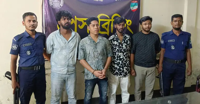 চট্টগ্রামের শীর্ষ সন্ত্রাসী ডেভিড ইমন যশোর থেকে গ্রেপ্তার